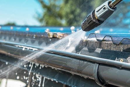 Vorsorge für die Dachrinne