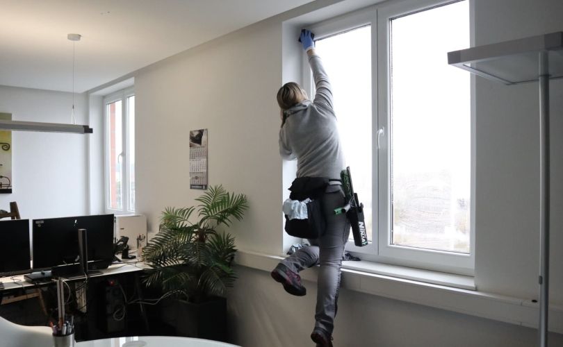 Reinigung der Fensterrahmen